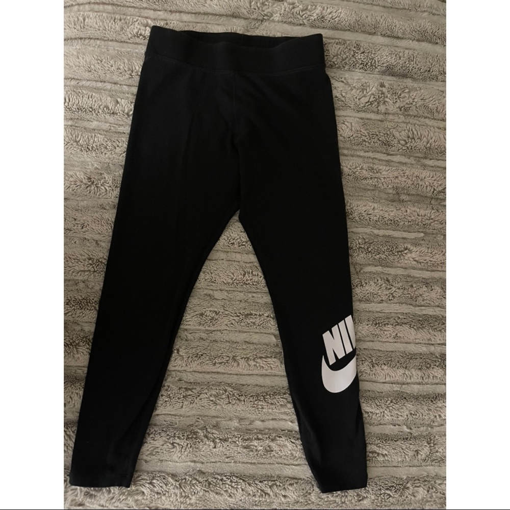 SIZE L ~ Nike leggings